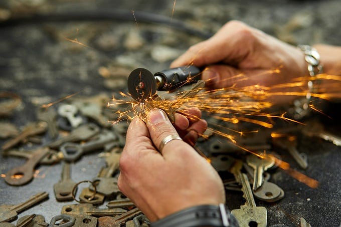 Fabrication de clés et badges sur mesure à Lyon - KB Services Serrurerie